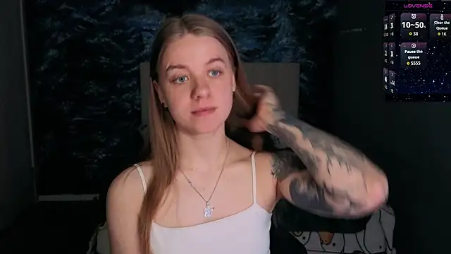 Snapshot of candy_maggie chatting on April 2026 02:18:02 PM candy maggie online show from April 2026 02:18:02 PM