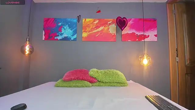 summer lee  online show from December 2024 06:12:01 PM