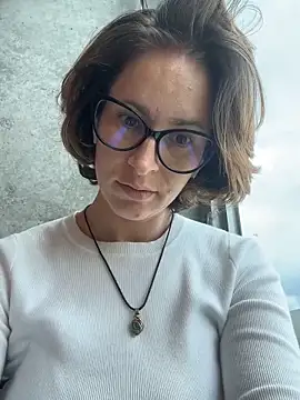 cuddlingbunny online show from April 2026 05:41:02 PM