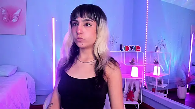 Snapshot of MaveParks_ chatting on September 2025 11:26:01 AM MaveParks online show from September 2025 11:26:01 AM