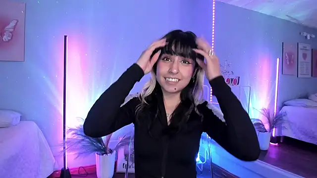 Snapshot of MaveParks_ chatting on October 2025 11:32:02 AM MaveParks online show from October 2025 11:32:02 AM