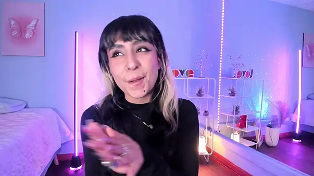 Snapshot of MaveParks_ chatting on October 2025 11:20:02 AM MaveParks online show from October 2025 11:20:02 AM