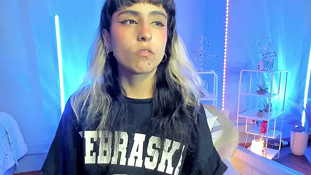 Snapshot of MaveParks_ chatting on October 2025 11:33:02 AM MaveParks online show from October 2025 11:33:02 AM