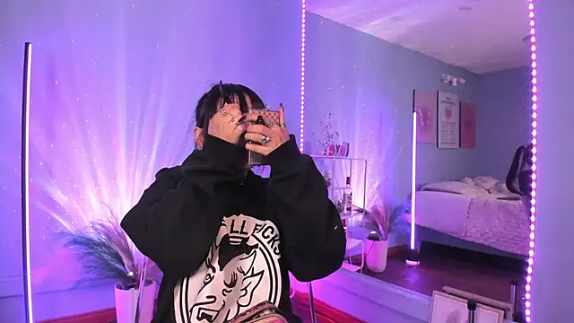 Snapshot of MaveParks_ chatting on November 2025 11:32:01 AM MaveParks online show from November 2025 11:32:01 AM