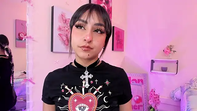 Snapshot of MaveParks_ chatting on December 2025 12:03:02 PM MaveParks online show from December 2025 12:03:02 PM