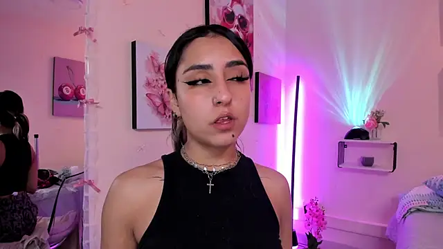 Snapshot of MaveParks_ chatting on December 2025 12:03:02 PM MaveParks online show from December 2025 12:03:02 PM