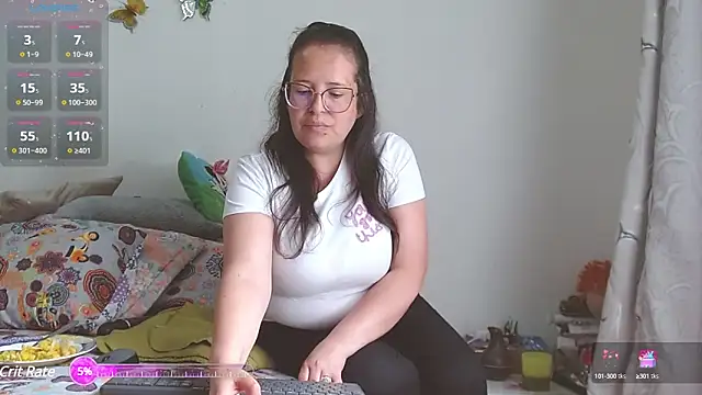 Snapshot of honeyhot_paty chatting on January 2025 09:07:02 PM honeyhot paty online show from January 2025 09:07:02 PM