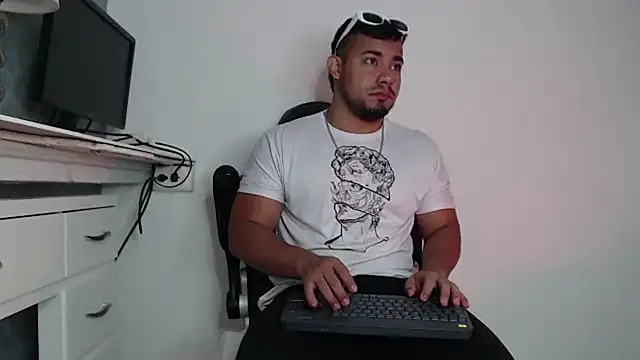 BrianMalonee online show from February 2025 01:44:01 PM