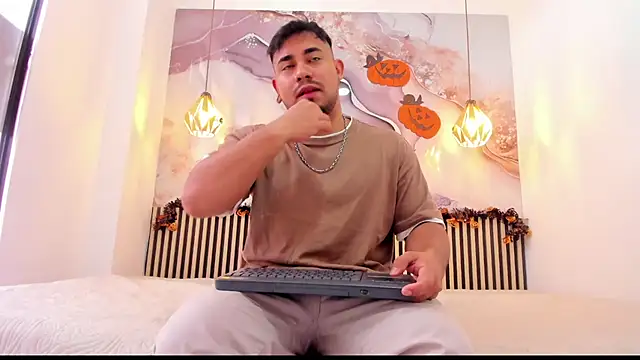 BrianMalonee online show from November 2025 12:04:02 PM