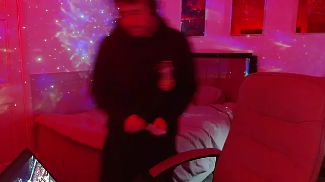 maxy49 online show from November 2025 05:35:02 PM