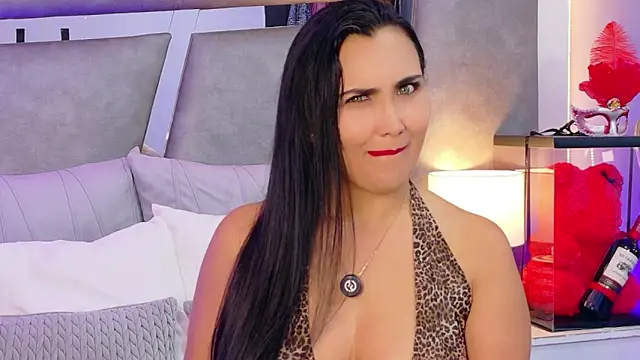 Evangeline Taylorr online show from November 2025 08:42:02 PM