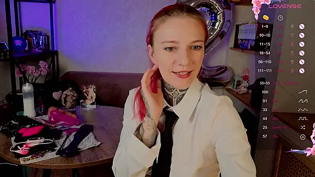 Roxy      online show from October 2025 09:15:01 PM