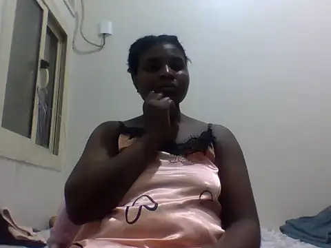 queenzuena online show from April 2026 09:43:02 PM