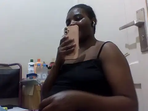 queenzuena online show from May 2026 12:11:02 PM