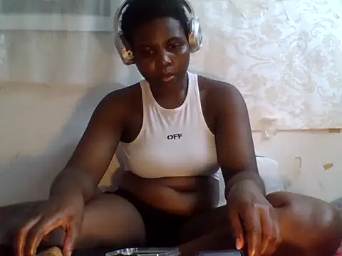 Snapshot of queenzuena chatting on July 2026 09:42:01 PM queenzuena online show from July 2026 09:42:01 PM