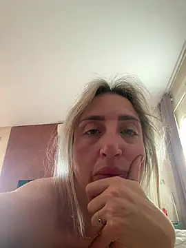 Snapshot of casalinga88 chatting on March 2025 08:04:02 AM casalinga88 online show from March 2025 08:04:02 AM