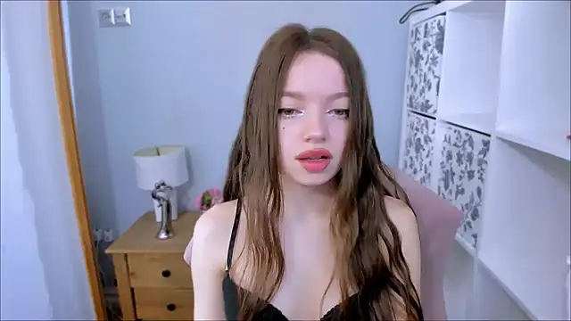 GraceLips online show from December 2025 06:42:02 AM