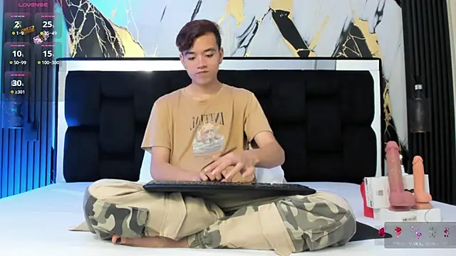 Snapshot of bunny_maxi chatting on October 2025 12:45:02 PM bunny maxi online show from October 2025 12:45:02 PM