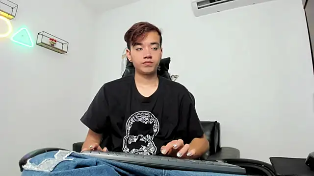 Snapshot of bunny_maxi chatting on November 2025 12:39:02 PM bunny maxi online show from November 2025 12:39:02 PM