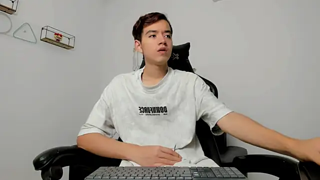 Snapshot of bunny_maxi chatting on December 2025 12:25:02 PM bunny maxi online show from December 2025 12:25:02 PM