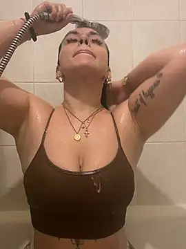 Luccreccia  online show from February 2026 09:25:02 AM