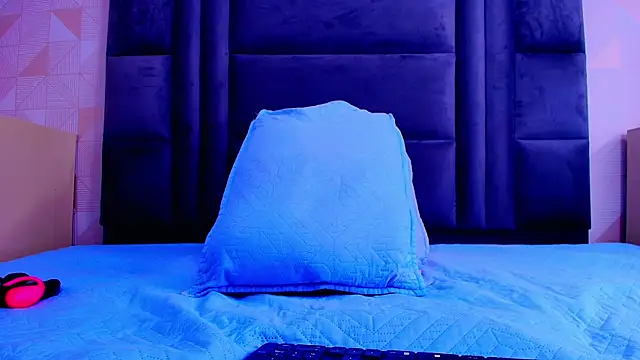 hot dione online show from October 2025 07:18:01 PM