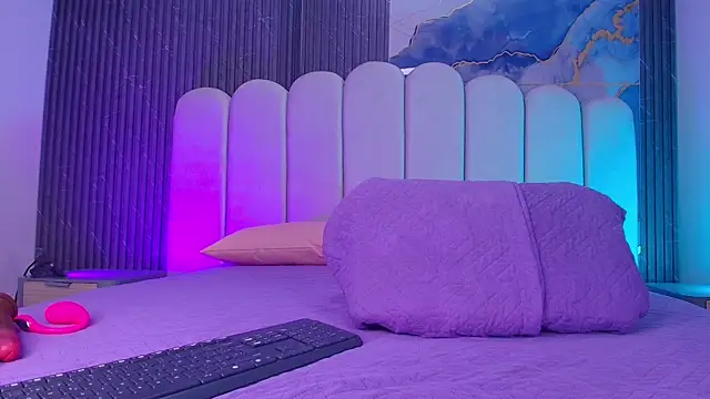 hot dione online show from April 2026 07:14:01 PM