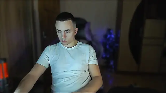 bigmark033 online show from December 2024 03:55:01 PM