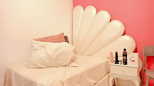 Snapshot of Vicky_Freedom chatting on February 2025 02:55:02 PM Vicky Freedom online show from February 2025 02:55:02 PM