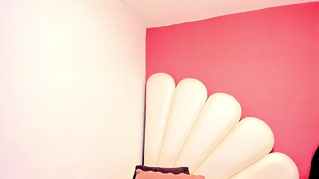 Snapshot of Vicky_Freedom chatting on February 2025 01:58:01 PM Vicky Freedom online show from February 2025 01:58:01 PM