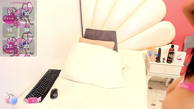 Snapshot of Vicky_Freedom chatting on March 2025 02:33:02 PM Vicky Freedom online show from March 2025 02:33:02 PM