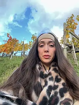 emiliasommer online show from October 2025 03:08:01 PM