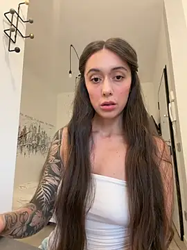 emiliasommer online show from June 2026 05:52:01 PM