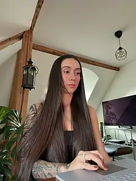 emiliasommer online show from June 2026 05:01:02 PM