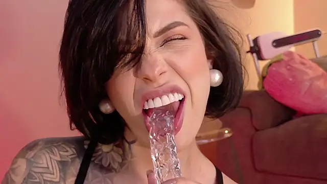 Hannah Borbon online show from November 2025 01:40:02 AM