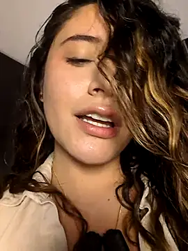 maliciaworld online show from April 2026 07:58:01 PM