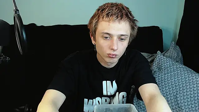 Snapshot of axxxturel chatting on December 2024 05:37:01 PM axxxturel online show from December 2024 05:37:01 PM