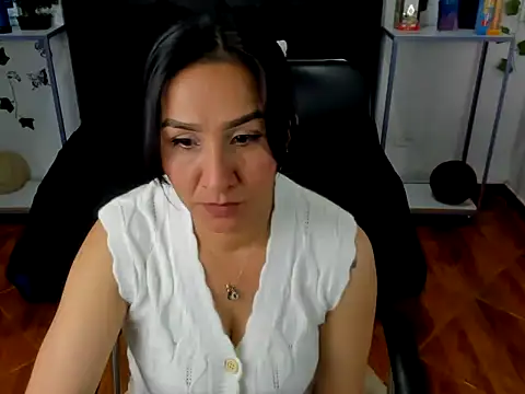 Violeta stilll online show from November 2025 07:48:02 PM