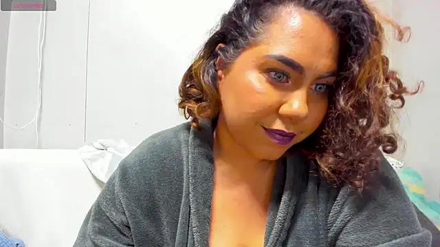 isobeladams20 online show from December 2024 10:45:01 PM