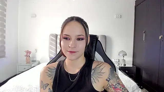 AnnyThompson  online show from March 2026 09:31:02 PM