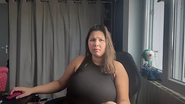 Snapshot of minette-sexy chatting on November 2025 01:04:01 PM minette-sexy online show from November 2025 01:04:01 PM