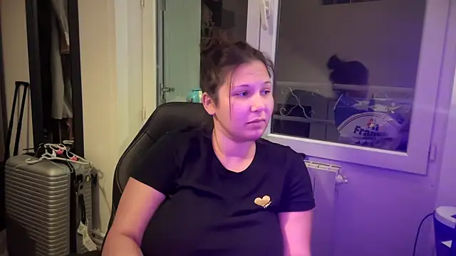 Snapshot of minette-sexy chatting on December 2025 05:29:02 PM minette-sexy online show from December 2025 05:29:02 PM