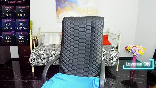 Julia Dean online show from November 2025 01:14:02 PM