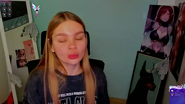 Snapshot of Molly_sweetie chatting on December 2024 10:24:01 AM Molly sweetie online show from December 2024 10:24:01 AM