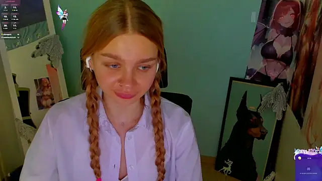 Snapshot of Molly_sweetie chatting on December 2024 10:24:01 AM Molly sweetie online show from December 2024 10:24:01 AM