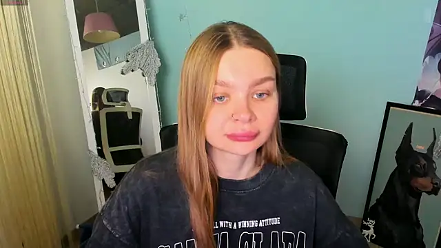 Snapshot of Molly_sweetie chatting on December 2024 06:55:02 AM Molly sweetie online show from December 2024 06:55:02 AM