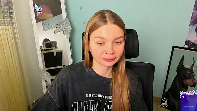 Snapshot of Molly_sweetie chatting on December 2024 10:01:01 AM Molly sweetie online show from December 2024 10:01:01 AM