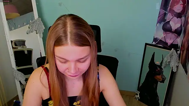 Snapshot of Molly_sweetie chatting on December 2024 07:11:02 AM Molly sweetie online show from December 2024 07:11:02 AM