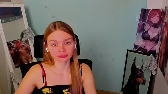 Snapshot of Molly_sweetie chatting on December 2024 10:14:02 AM Molly sweetie online show from December 2024 10:14:02 AM