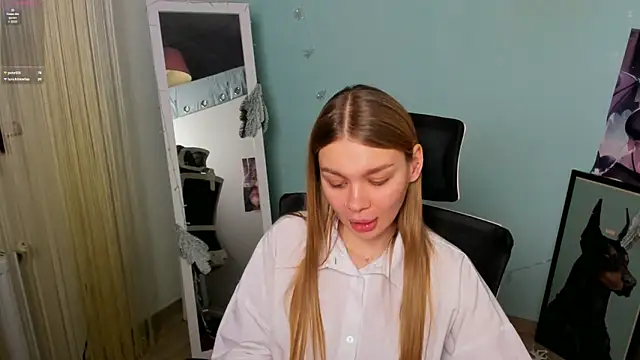 Snapshot of Molly_sweetie chatting on January 2025 09:59:02 AM Molly sweetie online show from January 2025 09:59:02 AM